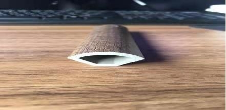 Το περιζώνοντας ξύλο πινάκων PVC υψηλής πυκνότητας φαίνεται φιλικό προς το περιβάλλον που παραμορφώνεται όχι εύκολα