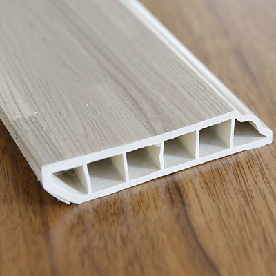 Γρατζουνίστε το ανθεκτικό σχήμα PVC Baseboard, βινυλίου υλικό εξαρτημάτων 100% Virgin δαπέδων